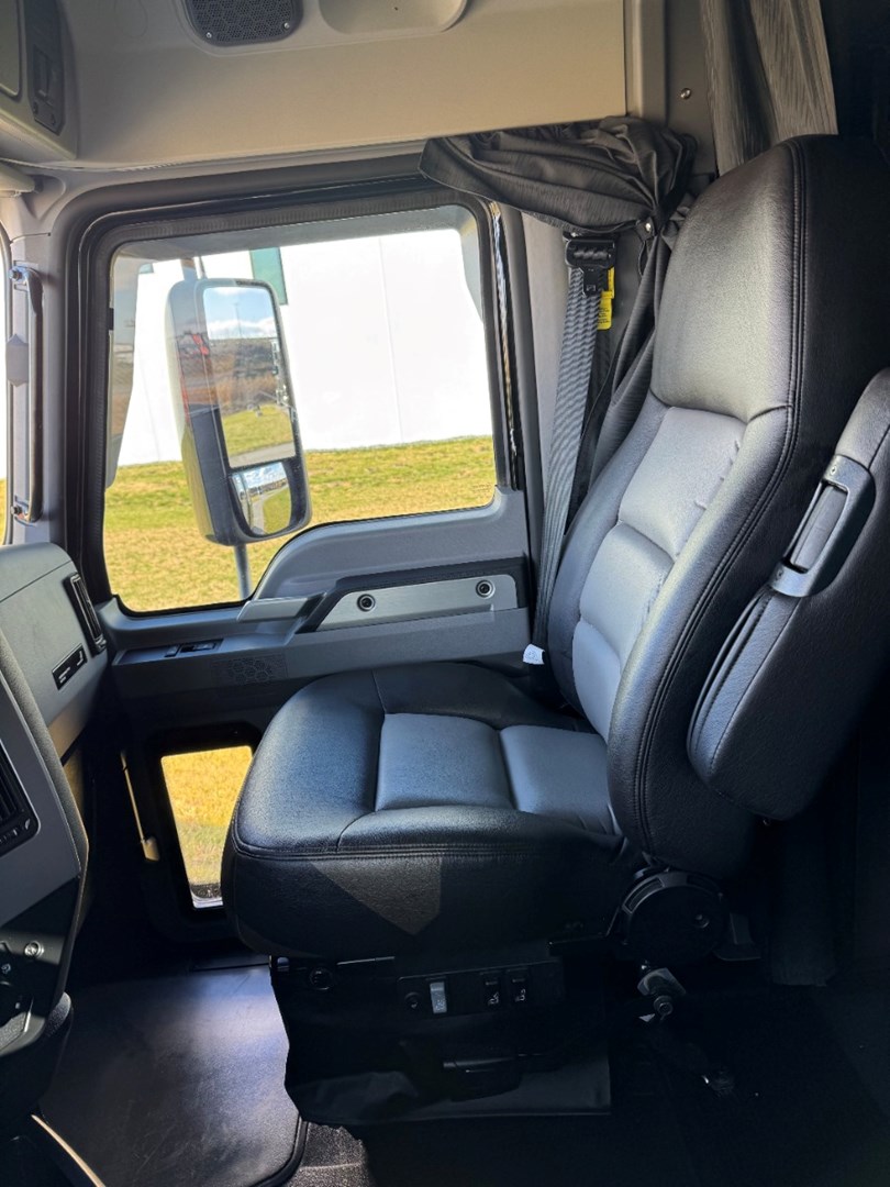 2023 MACK AN64T - USED TRUCKS SLEEPER - image 17